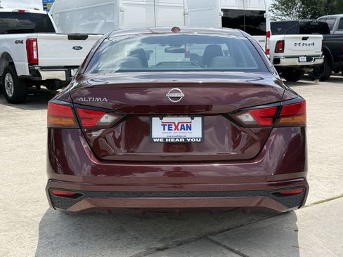 Used 2025 Nissan Altima 2.5 SV FWD image 6