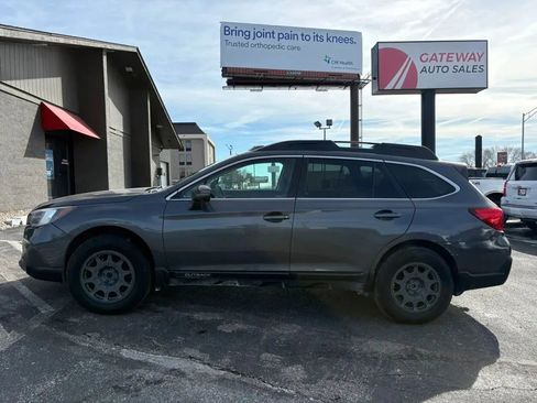 Used 2019 Subaru Outback 3.6R Limited AWD/4WD image 2