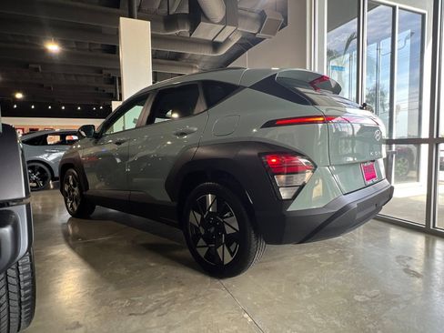 Used 2024 Hyundai Kona SEL FWD image 8