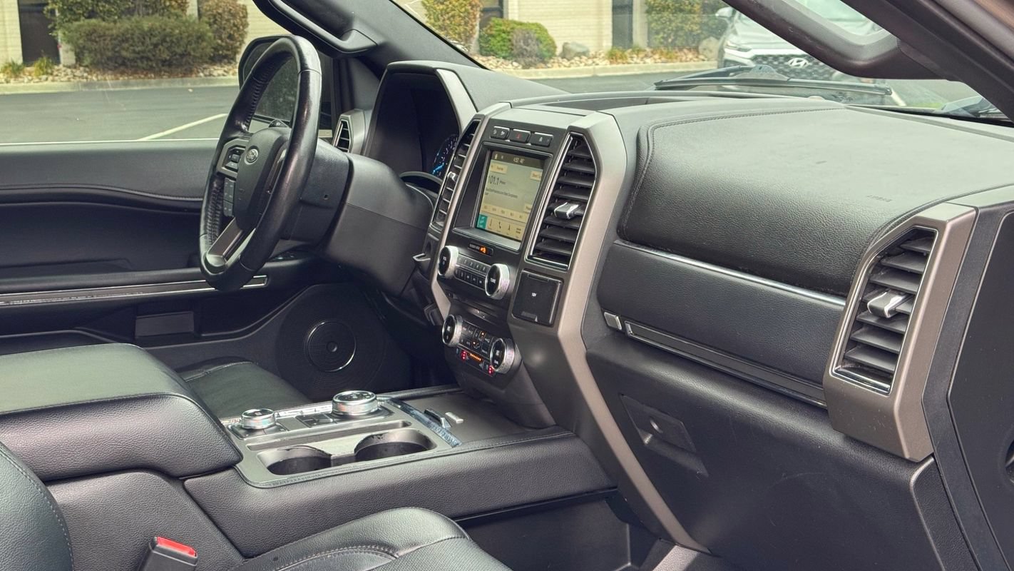 Used 2018 Ford Expedition XLT w/ Equipment Group 202A AWD/4WD image 5
