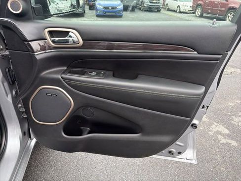 Used 2017 Jeep Grand Cherokee Overland image 21