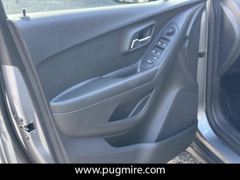 Used 2020 Chevrolet Trax LT w/ LT Convenience Package image 10