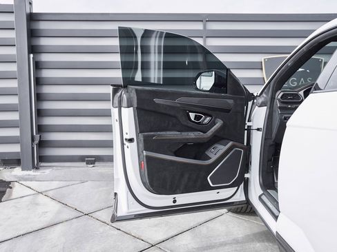 Used 2024 Lamborghini Urus Performante image 36