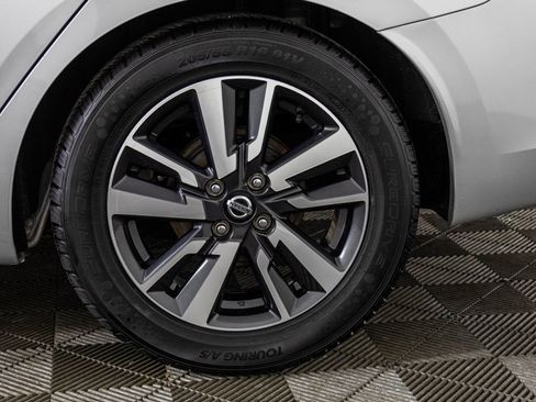 Used 2021 Nissan Versa SV image 46