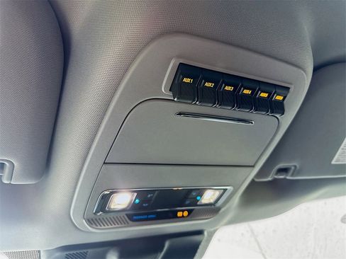 Used 2025 Ford F350 Lariat w/ Chrome Package image 34