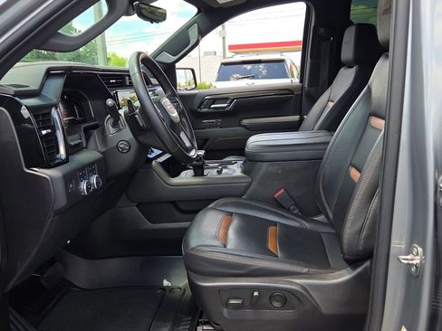 Used 2023 GMC Sierra 1500 AT4 w/ AT4 Premium Package AWD/4WD image 3