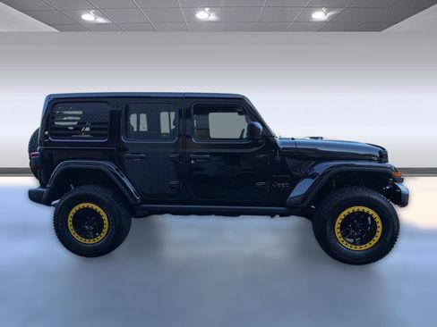 Used 2018 Jeep Wrangler Unlimited Sahara AWD/4WD image 8