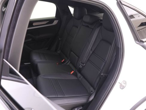 Used 2024 Porsche Cayenne Coupe image 14