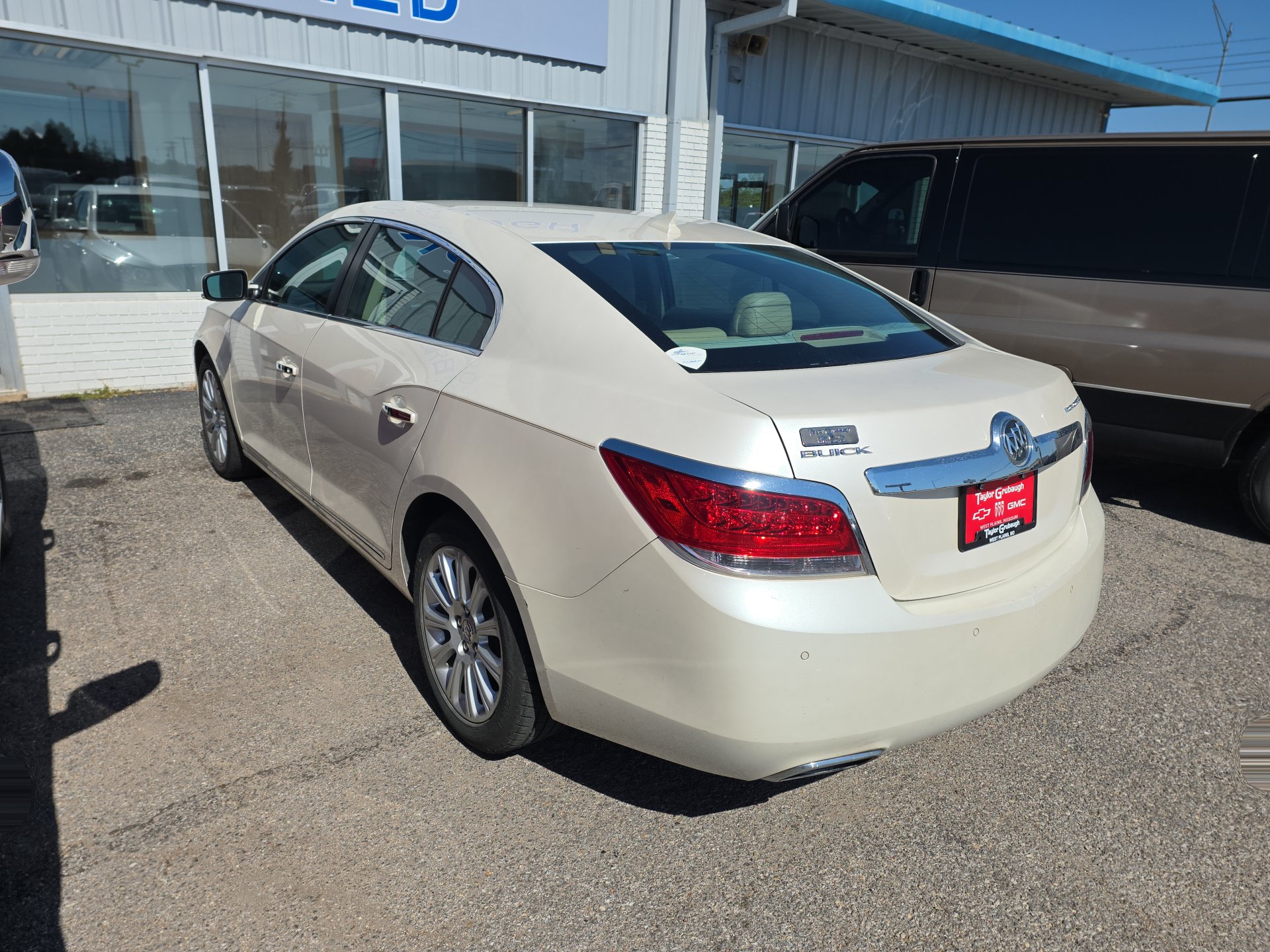 Used 2013 Buick LaCrosse Leather w/ Entertainment Package FWD image 4