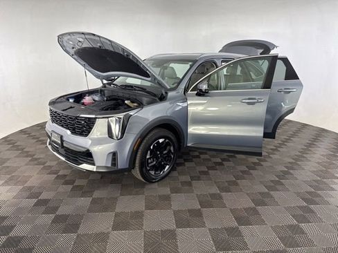 Certified 2025 Kia Sorento S AWD/4WD image 12