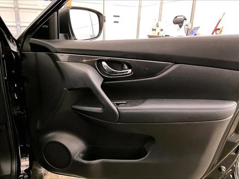 Used 2019 Nissan Rogue SV AWD/4WD image 23
