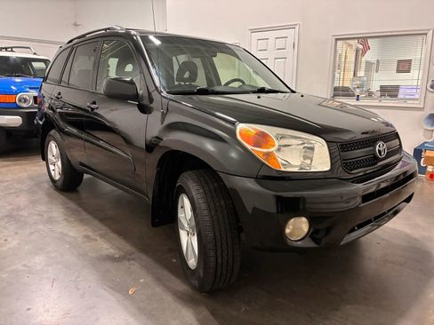 Used 2004 Toyota RAV4 4WD image 8
