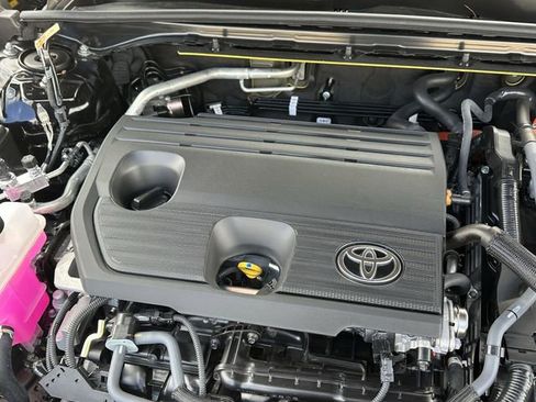 Certified 2025 Toyota Crown Signia XLE image 35