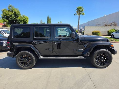 Used 2023 Jeep Wrangler Unlimited Sahara AWD/4WD image 3