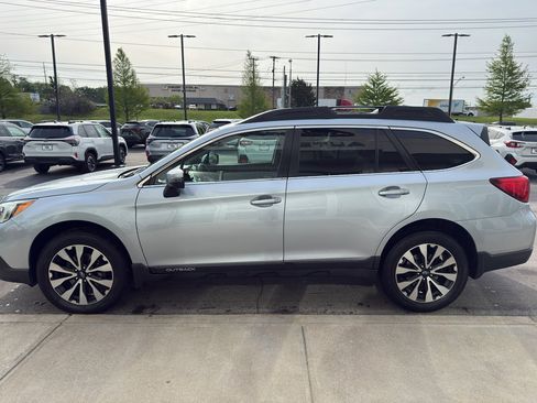 Used 2016 Subaru Outback 2.5i Limited AWD/4WD image 6