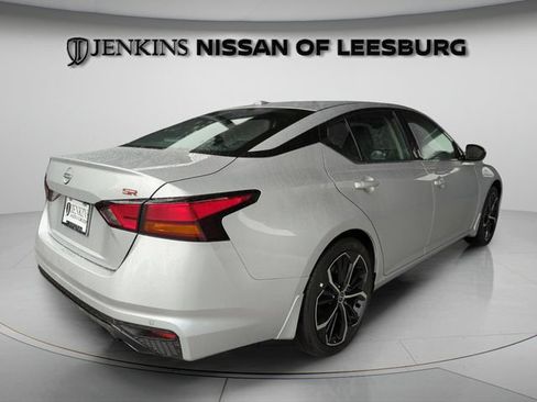 Used 2025 Nissan Altima 2.5 SR FWD image 9