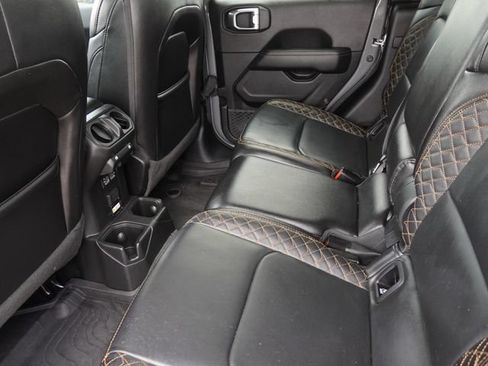 Used 2023 Jeep Gladiator Overland AWD/4WD image 12