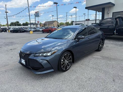 Used 2020 Toyota Avalon XSE FWD image 2