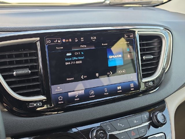 Used 2024 Chrysler Pacifica Touring-L FWD image 26