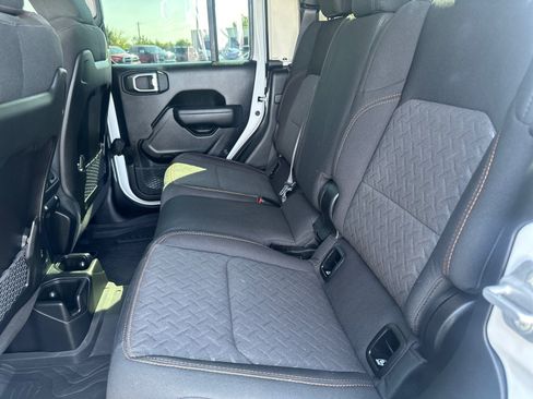 Used 2025 Jeep Gladiator Mojave w/ Convenience Group AWD/4WD image 17