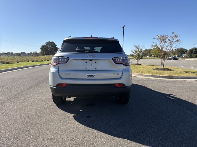 Used 2024 Jeep Compass Latitude AWD/4WD image 4