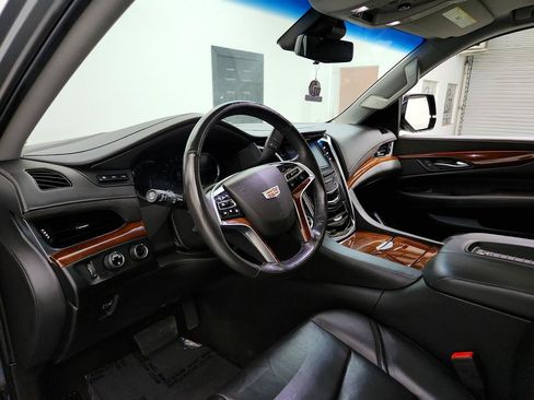 Used 2019 Cadillac Escalade ESV Premium Luxury AWD/4WD image 13