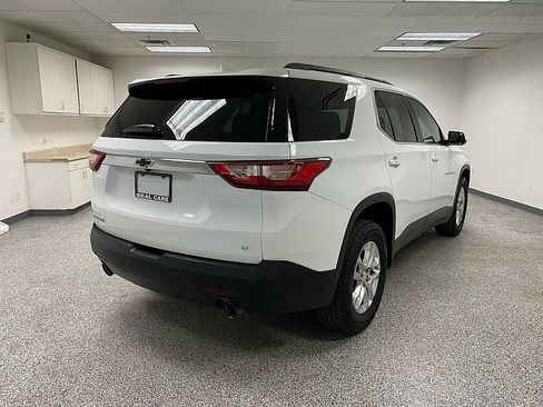 Used 2020 Chevrolet Traverse LT image 5