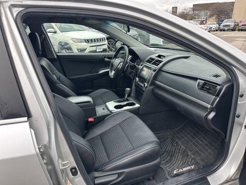 Used 2014 Toyota Camry SE image 14