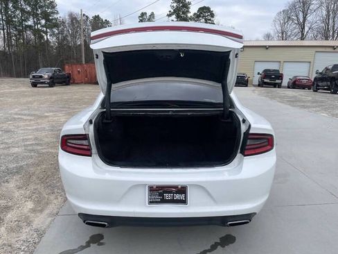 Used 2017 Dodge Charger SXT RWD image 27