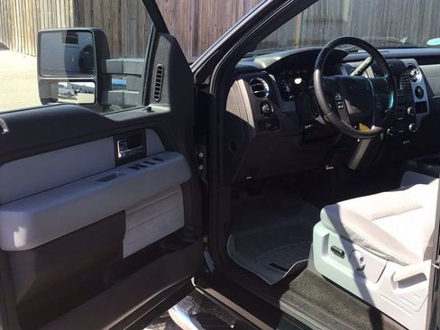 Used 2014 Ford F150 XLT w/ XLT Chrome Package image 17