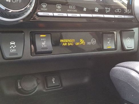 Used 2021 Toyota RAV4 XLE w/ Convenience Package image 23