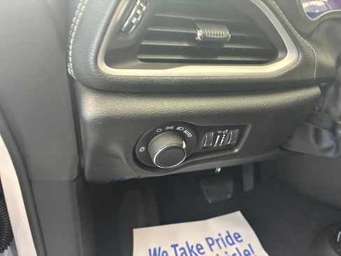 New 2027 Chrysler Pacifica Select AWD/4WD image 9