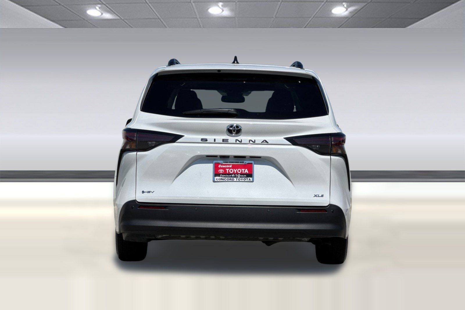 Used 2026 Toyota Sienna XLE FWD image 10
