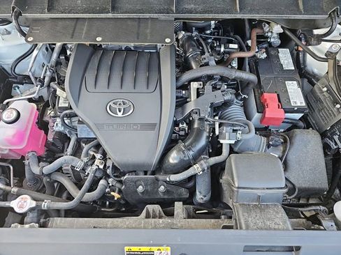 Used 2024 Toyota Highlander LE FWD image 32