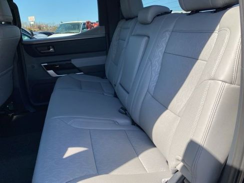 Used 2025 Toyota Tundra Limited AWD/4WD image 27