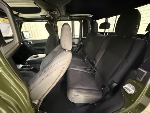 Used 2022 Jeep Gladiator Sport AWD/4WD image 18