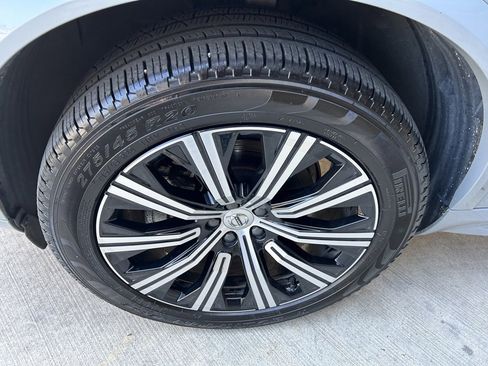 Certified 2025 Volvo XC90 B5 Core image 4