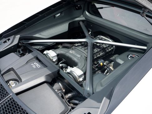Used 2018 Audi R8 V10 RWD image 52