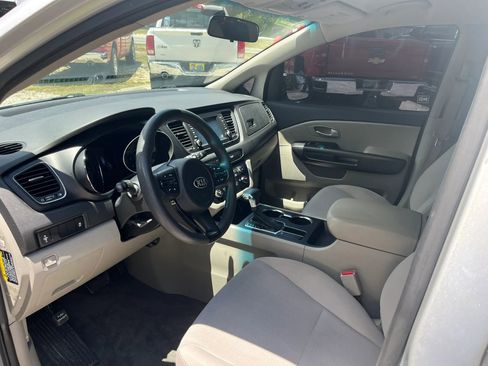 Used 2019 Kia Sedona LX FWD image 10
