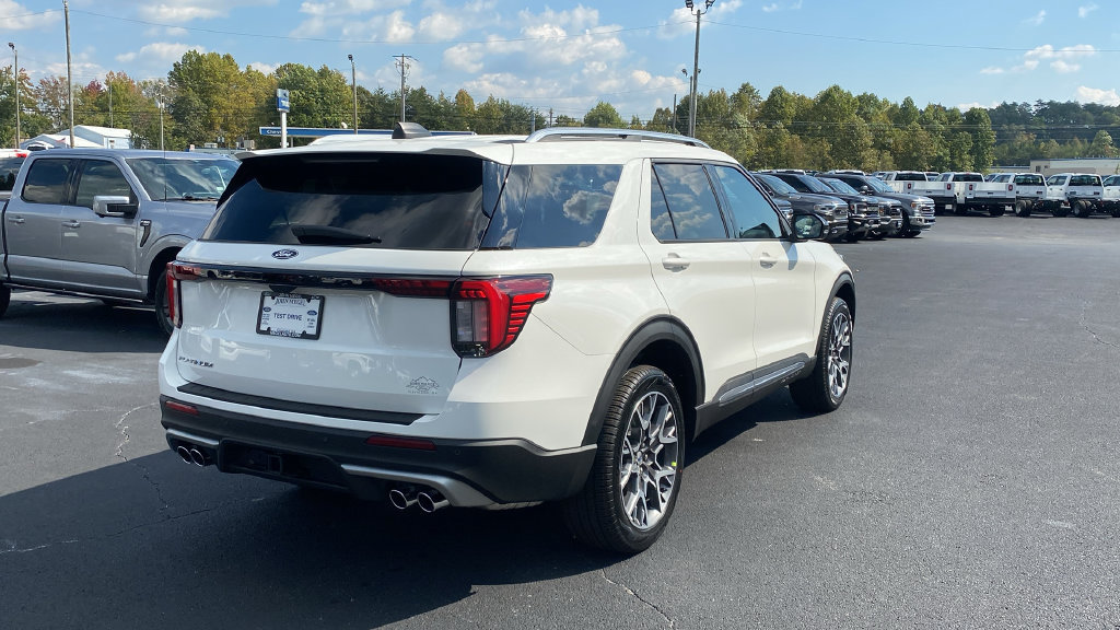 New 2027 Ford Explorer Platinum w/ 3.0L Ultimate Package AWD/4WD image 5