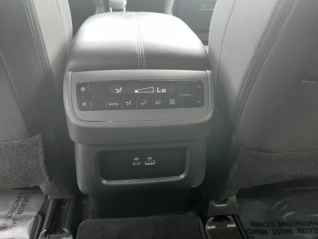 Used 2025 Nissan Pathfinder SV AWD/4WD image 24
