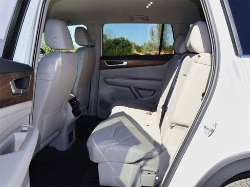 New 2026 Volkswagen Atlas SE image 15