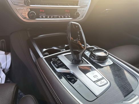 Used 2020 BMW 750i xDrive w/ Executive Package AWD/4WD image 35