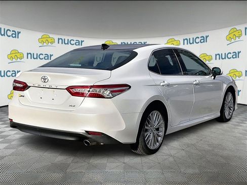 Used 2020 Toyota Camry XLE image 6