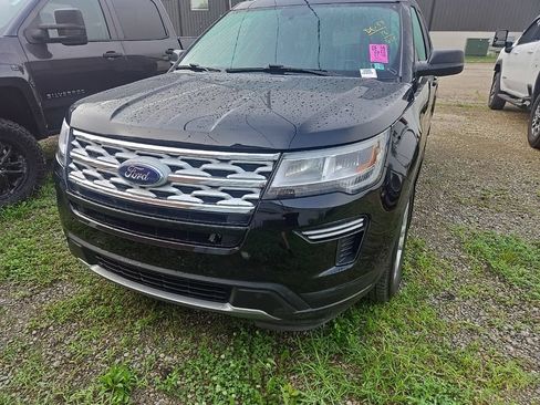 Used 2018 Ford Explorer XLT AWD/4WD image 3