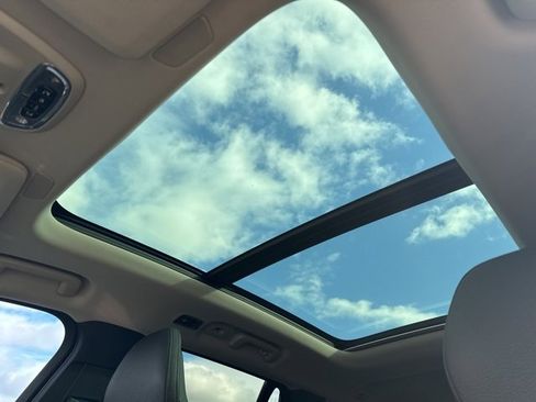 Used 2022 Volvo XC90 T6 Momentum w/ Climate Package image 12