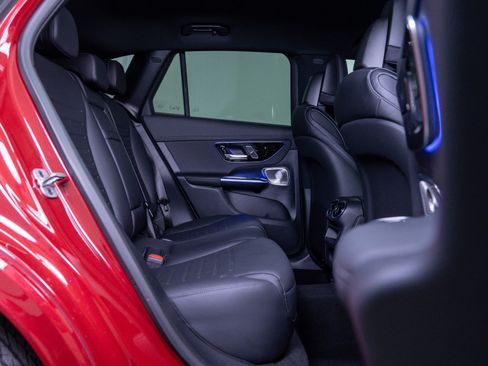 Used 2025 Mercedes-Benz GLC 300 4MATIC image 12