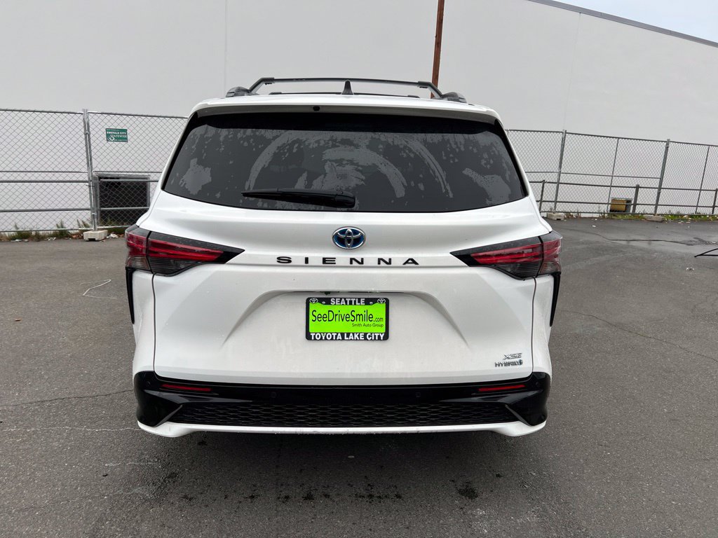 Used 2021 Toyota Sienna XSE w/ XSE Plus Package FWD image 5