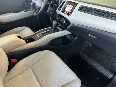 Used 2020 Honda HR-V LX image 16