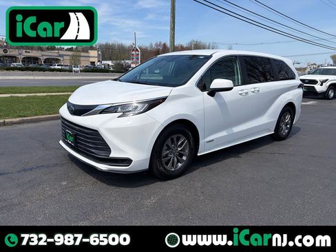 Used 2021 Toyota Sienna LE FWD image 1